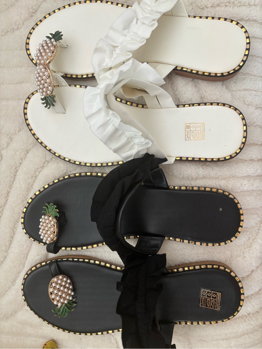 Ruffled Pineapple Slide Sandals - White / Black